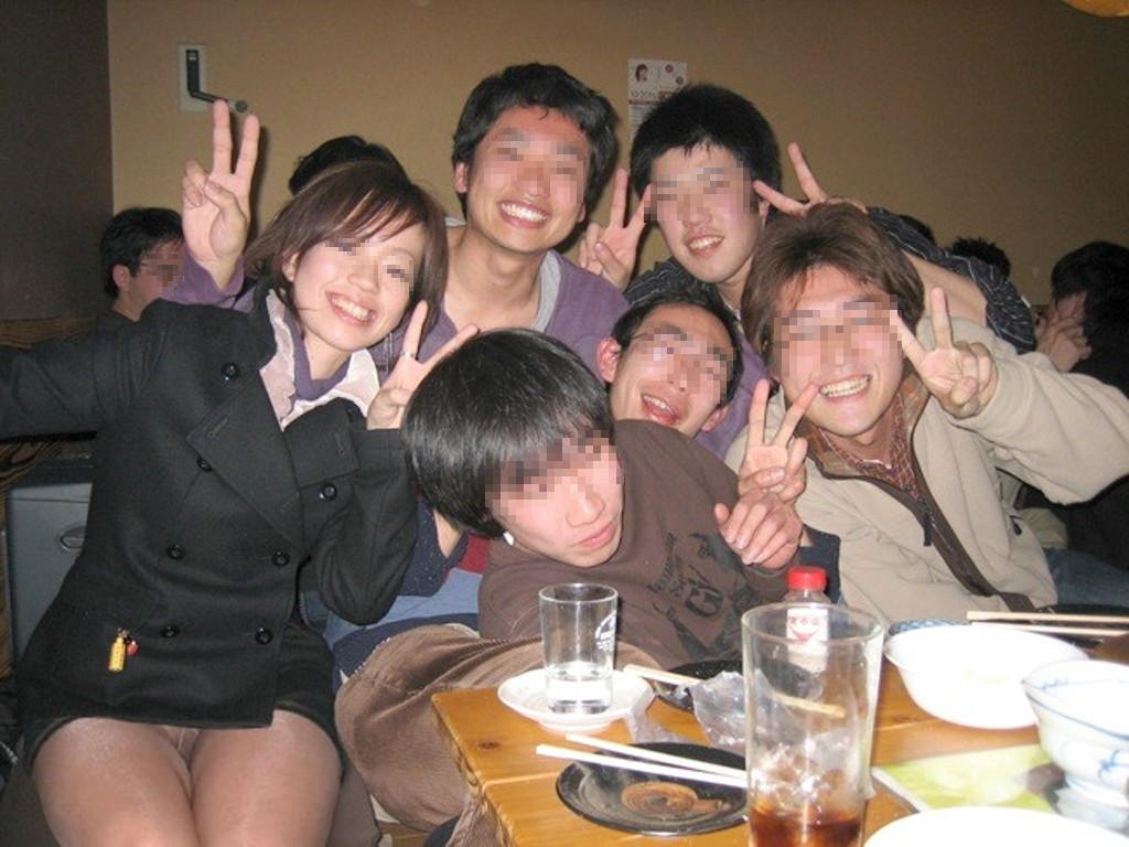 飲食店 パンチラ画像006