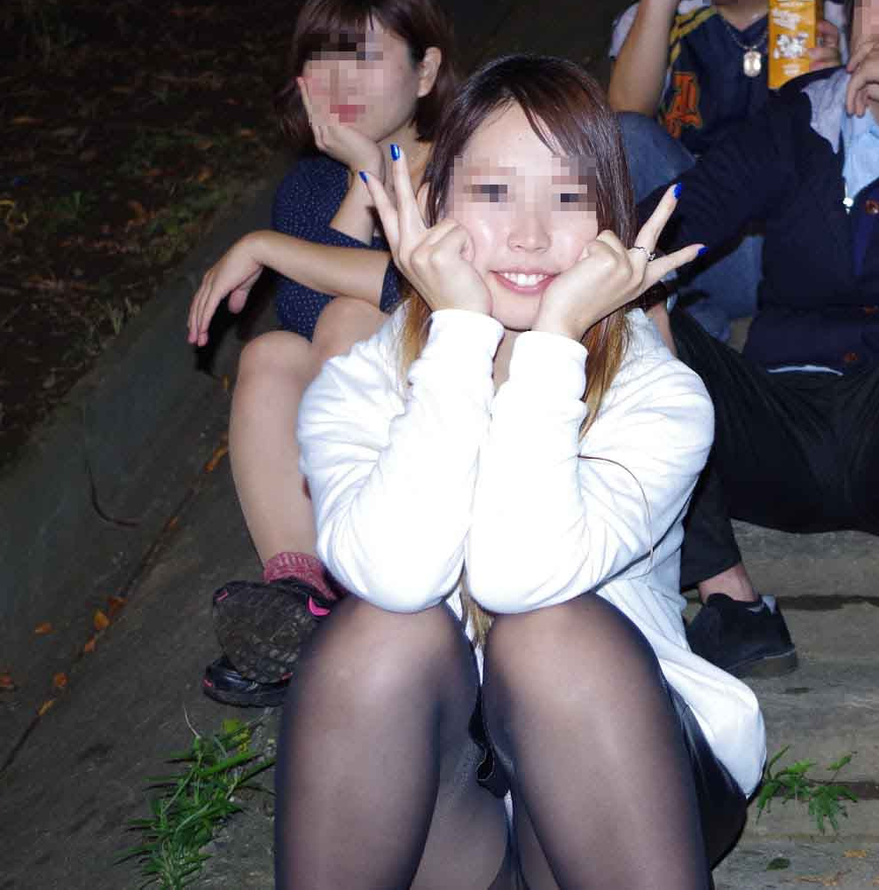 集合でパンチラしている記念写真流出エロ画像21選002枚目