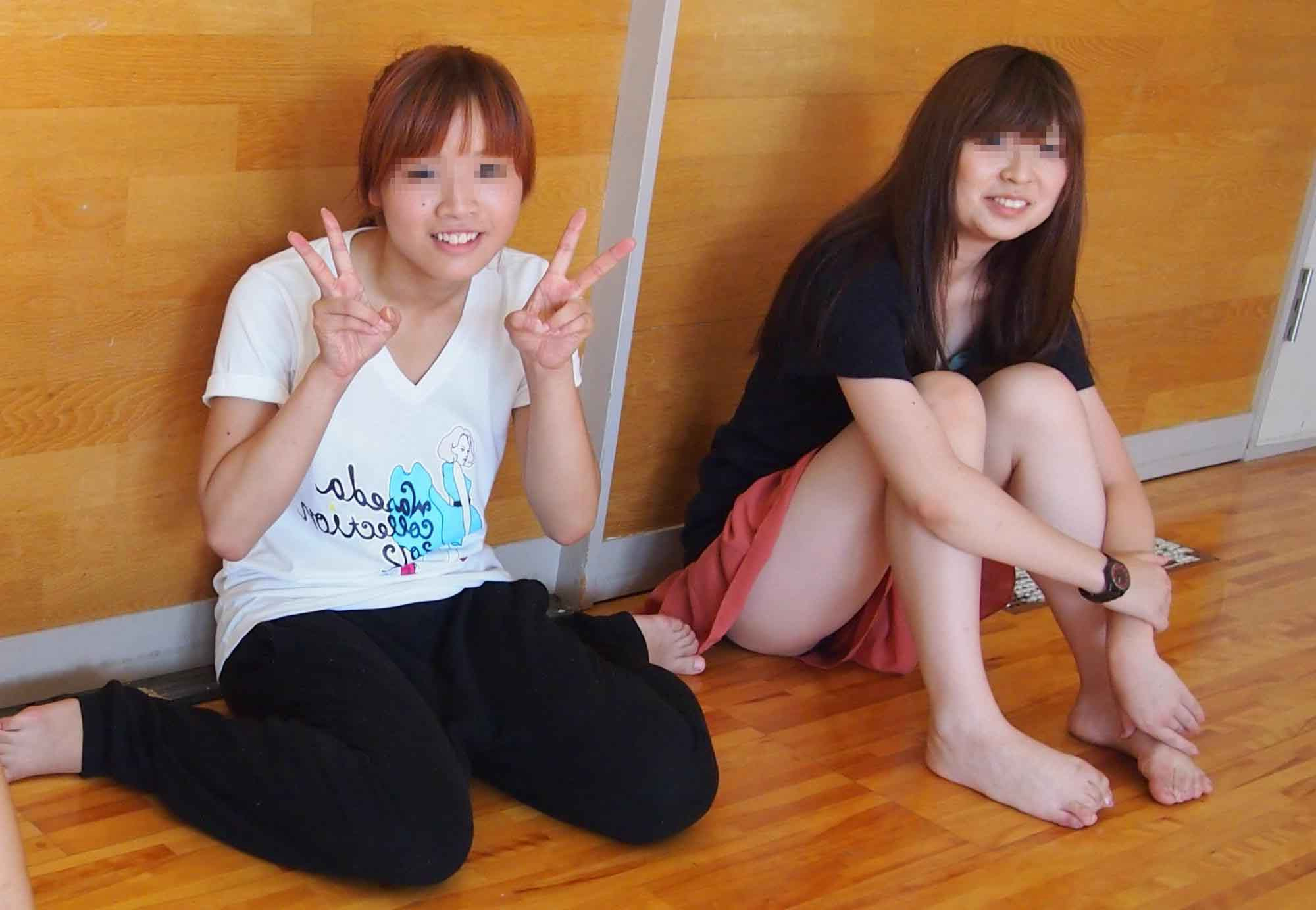 集合でパンチラしている記念写真流出エロ画像21選006枚目