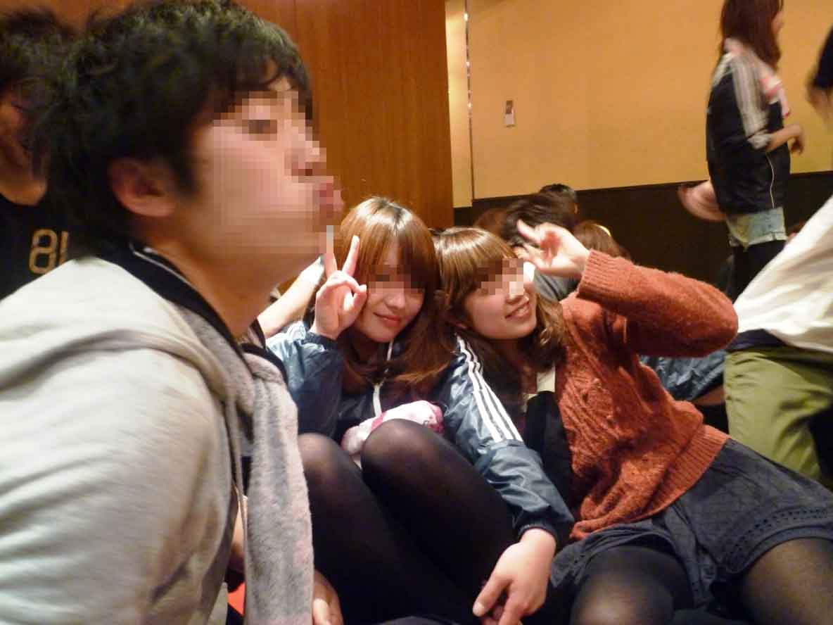 集合でパンチラしている記念写真流出エロ画像21選008枚目