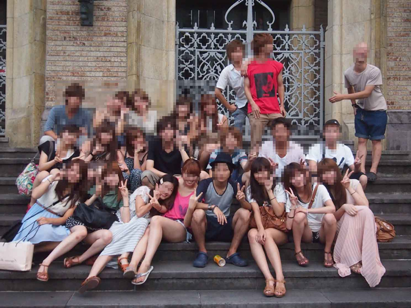 集合でパンチラしている記念写真流出エロ画像21選010枚目