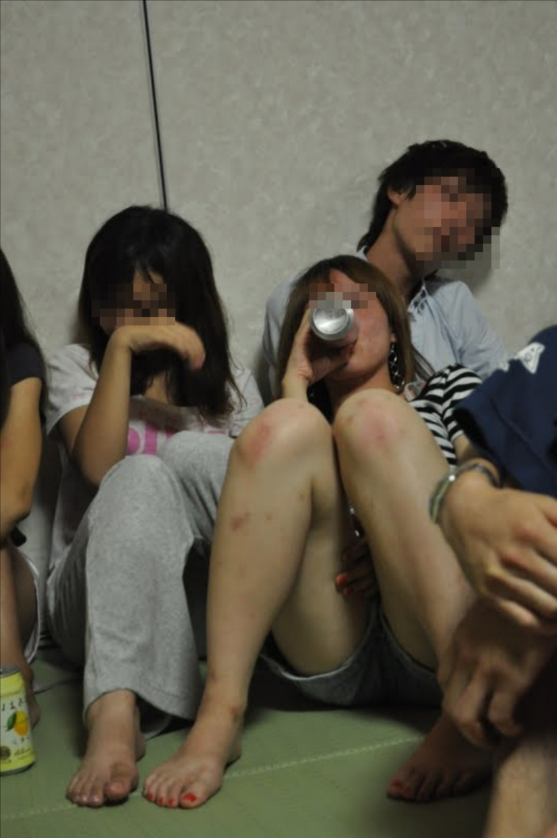 集合でパンチラしている記念写真流出エロ画像21選015枚目