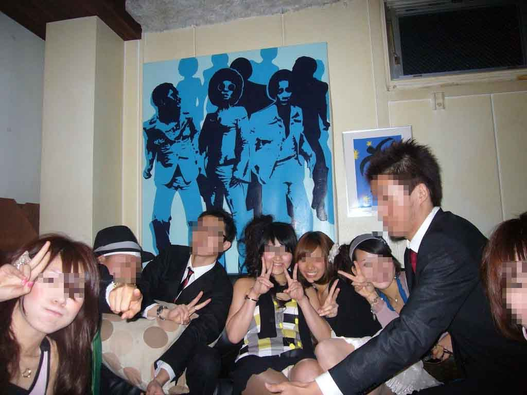 集合でパンチラしている記念写真流出エロ画像21選017枚目