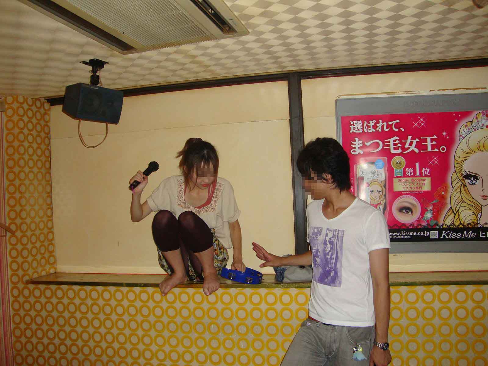 集合でパンチラしている記念写真流出エロ画像21選019枚目