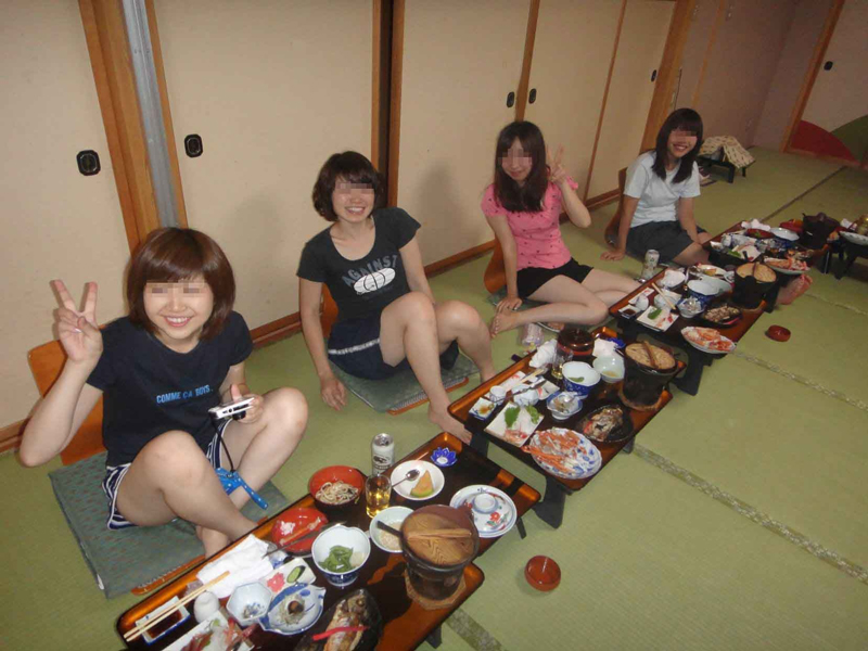 集合でパンチラしている記念写真流出エロ画像21選020枚目