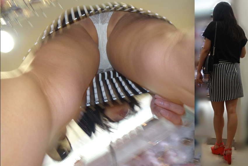 パンチラが抜ける逆さ撮り盗撮エロ動画像Vol.47_003枚目