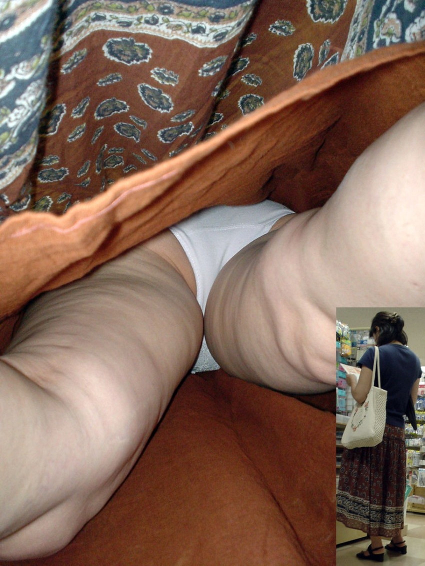 パンチラが抜ける逆さ撮り盗撮エロ動画像Vol.47_014枚目