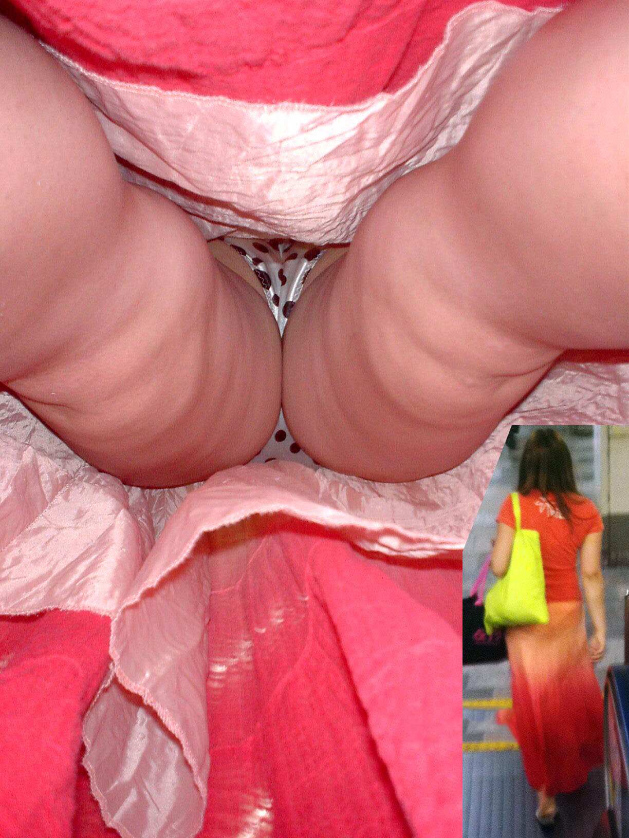 街中の逆さ撮りパンチラ画像！水玉好き必見っす!!オイラのオススメ盗撮パンツはズバリ…7枚目♡015枚目