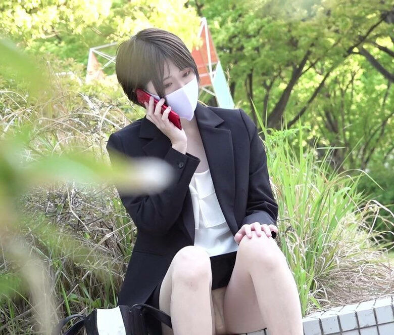 ぱんちら画像72枚!股間がエッチなマスクOL女性のパンツや太ももをまとめてみた!!036枚目