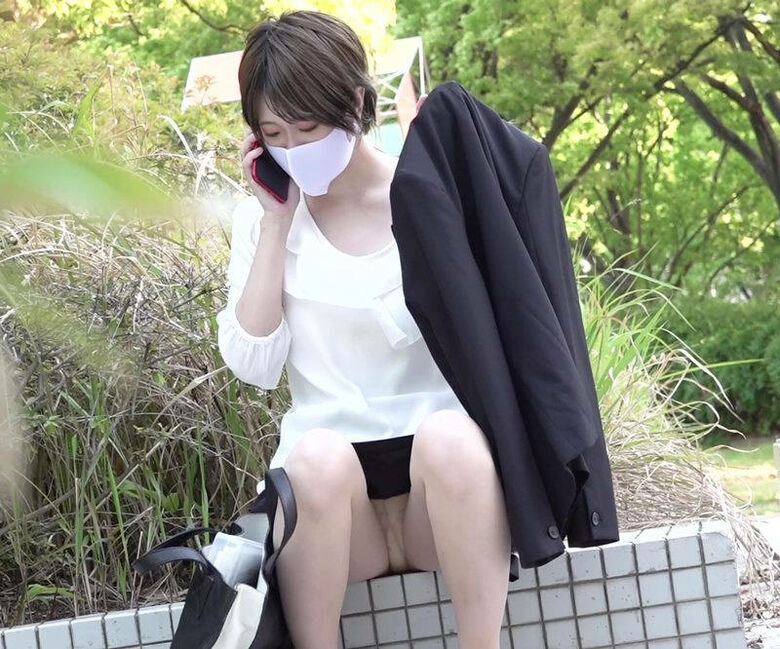 ぱんちら画像72枚!股間がエッチなマスクOL女性のパンツや太ももをまとめてみた!!038枚目