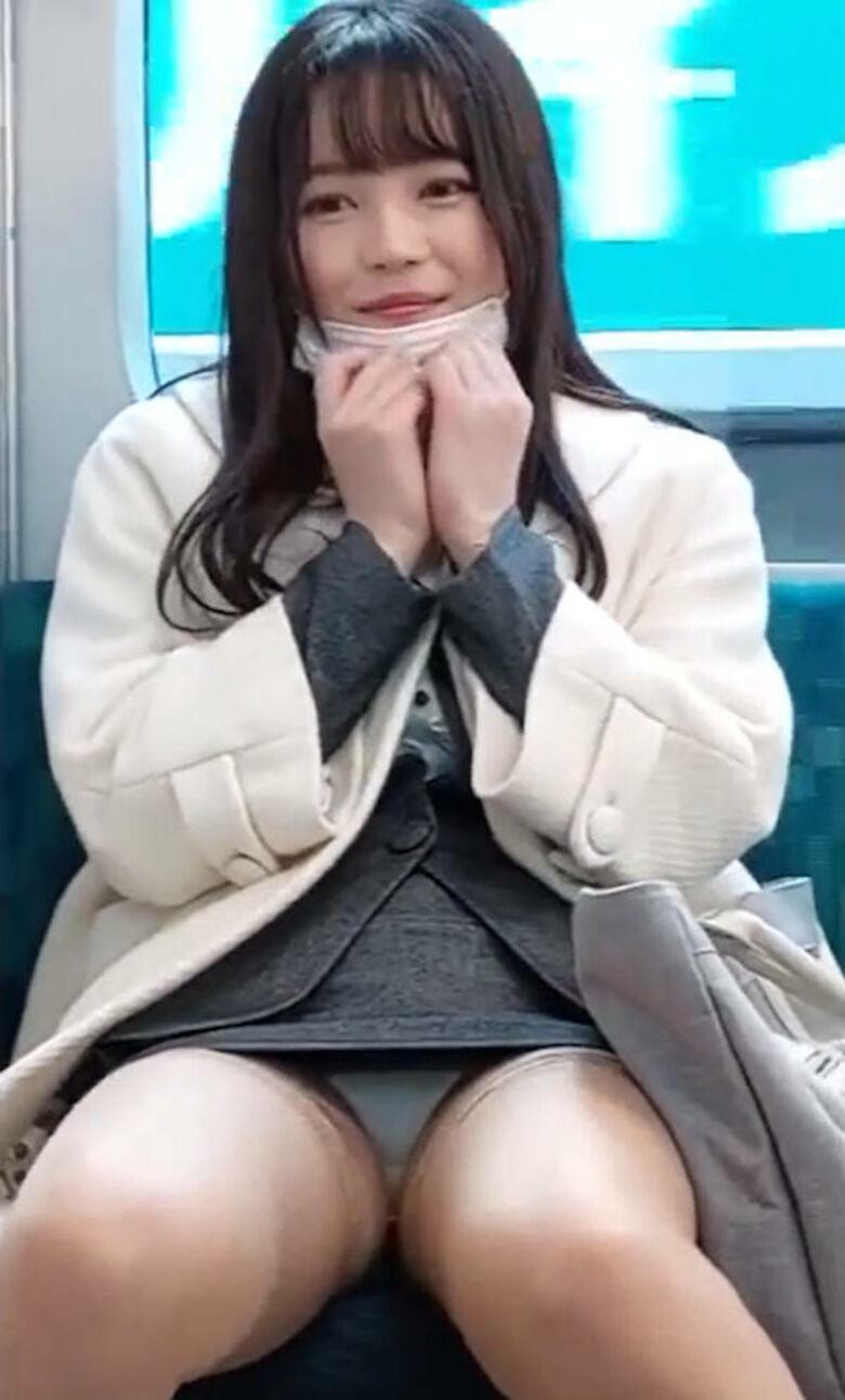 ぱんちら画像72枚!股間がエッチなマスクOL女性のパンツや太ももをまとめてみた!!066枚目