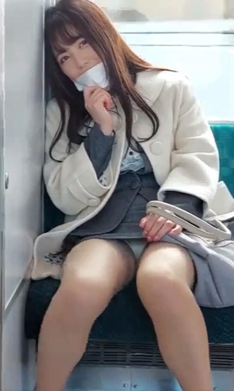 ぱんちら画像72枚!股間がエッチなマスクOL女性のパンツや太ももをまとめてみた!!070枚目