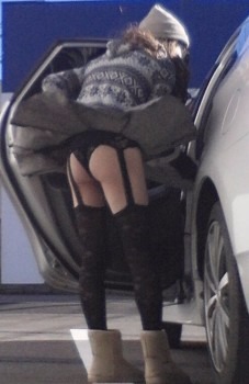 パンチラは自然体が一番！養殖でないガチの天然パンツを取り揃えました♡022枚目