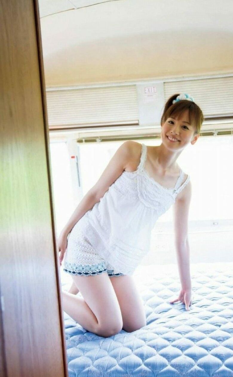 皆藤愛子 パンチラ!ずっと見ちゃう魅惑のデルタゾーンΔGIF付きでまとめてみました♡021