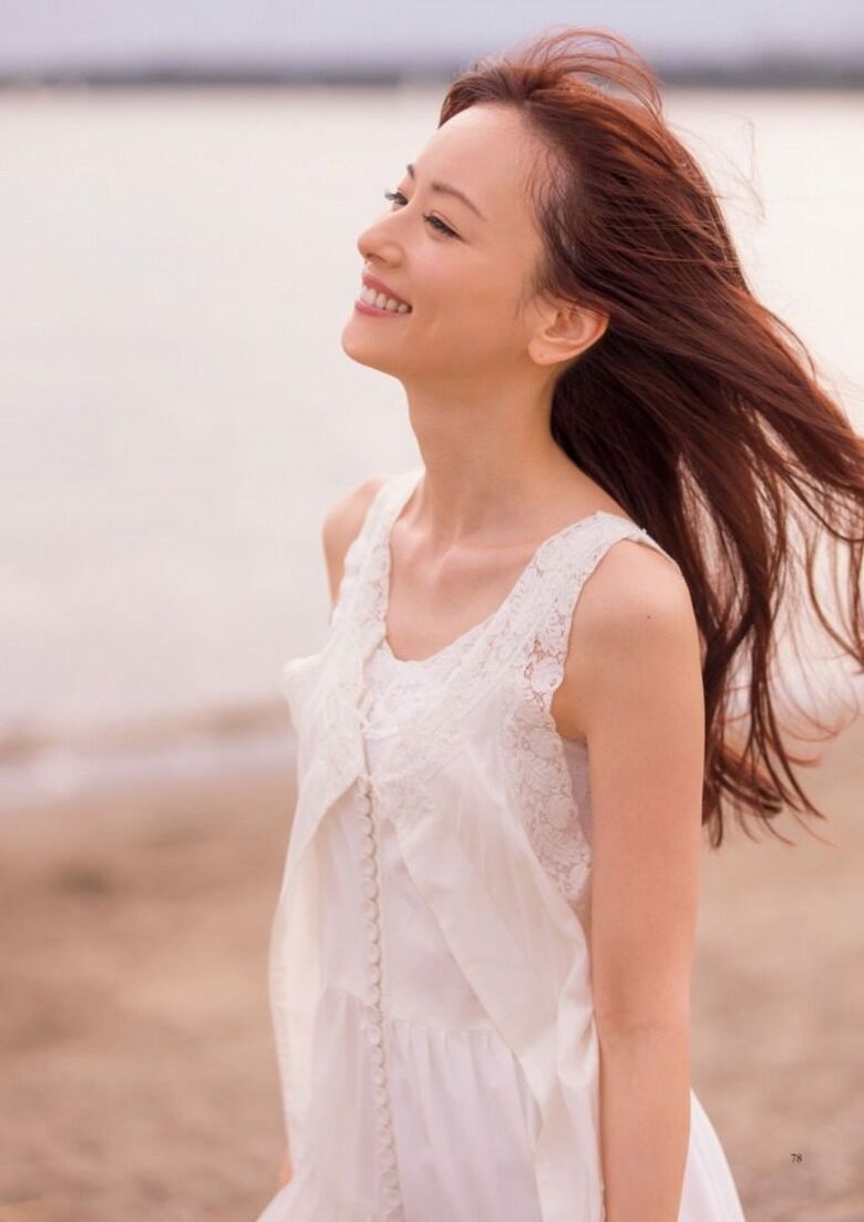 皆藤愛子 パンチラ!ずっと見ちゃう魅惑のデルタゾーンΔGIF付きでまとめてみました♡025