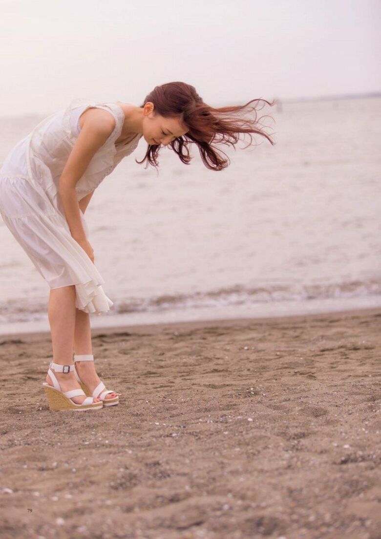 皆藤愛子 パンチラ!ずっと見ちゃう魅惑のデルタゾーンΔGIF付きでまとめてみました♡027