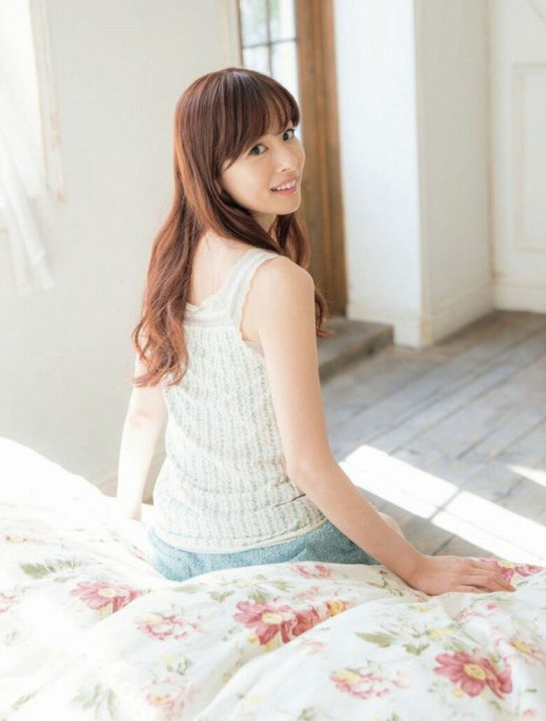皆藤愛子 パンチラ!ずっと見ちゃう魅惑のデルタゾーンΔGIF付きでまとめてみました♡036