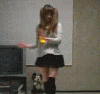 パンチラする瞬間にスポットを当てたエッチなGIFエロ画像19選008枚目