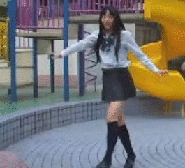 パンチラする瞬間にスポットを当てたエッチなGIFエロ画像19選015枚目