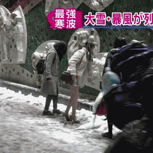 【大雪 パンチラ】凍結した道で転倒しパンツ丸見え！007