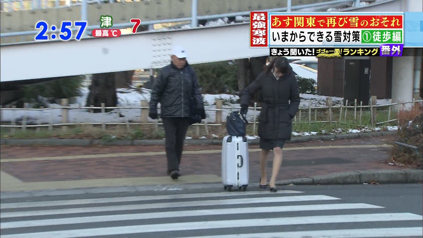 転倒 パンチラ画像！スリップで股間が無防備💕雪や路面凍結で見えてしまったパンツをまとめてみたぜ!!008