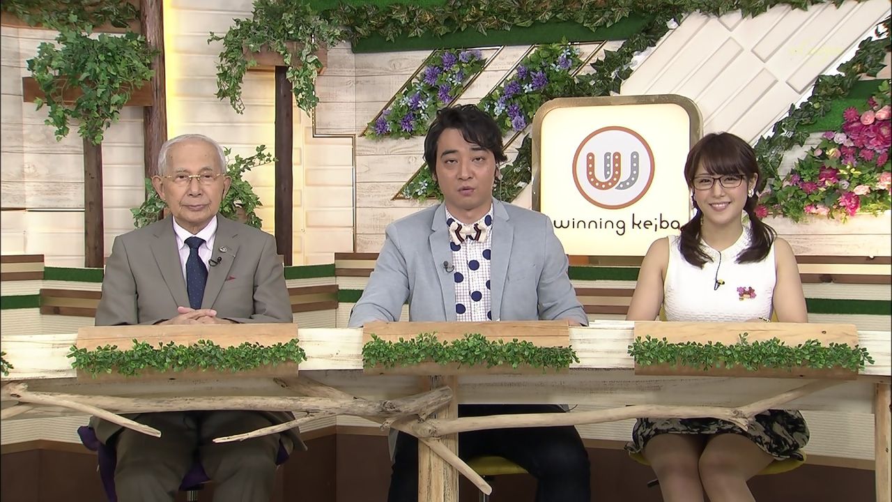 鷲見玲奈 パンチラ画像008