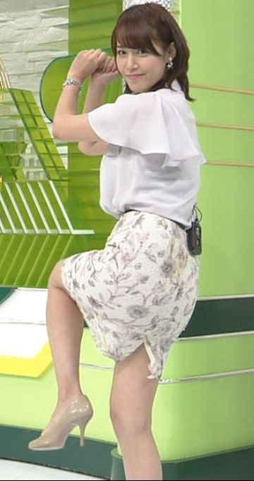 鷲見玲奈 パンチラ画像016