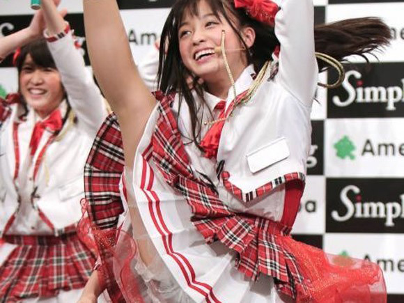 橋本環奈 パンチラ画像!アイドル時代お宝パンツ💕1000年に1度の貴重なアンスコがエロいぜ!!005
