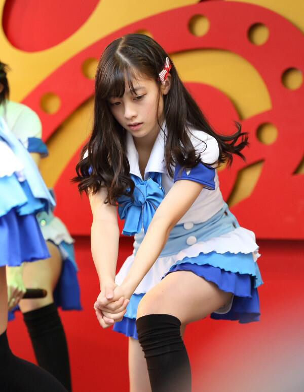 橋本環奈 パンチラがエロいぜ！アイドル時代お宝パンツ画像♡1000年に1度の貴重なアンスコが抜けちゃいます😍008