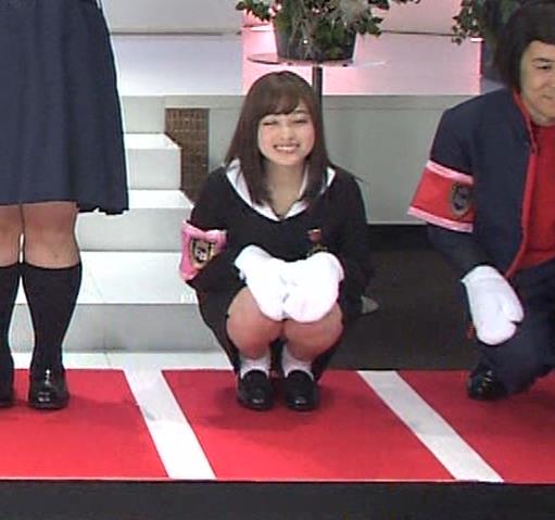橋本環奈 パンチラがエロいぜ！アイドル時代お宝パンツ画像♡1000年に1度の貴重なアンスコが抜けちゃいます😍016