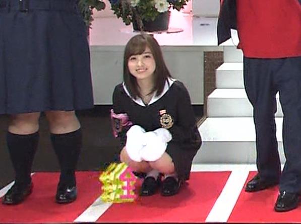 橋本環奈 パンチラがエロいぜ！アイドル時代お宝パンツ画像♡1000年に1度の貴重なアンスコが抜けちゃいます😍019