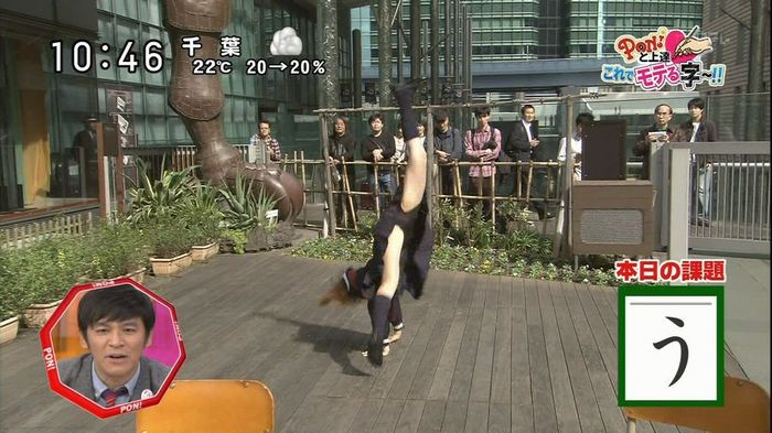 【お宝 パンチラ】偶然テレビに映った芸能人のお宝パンチラ画像024