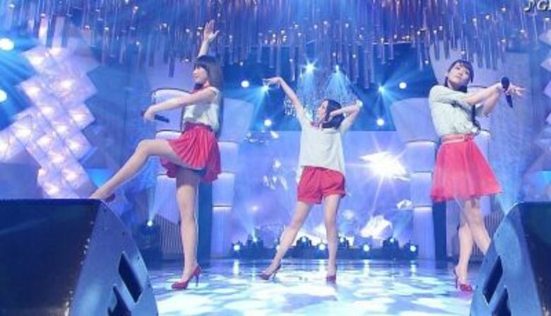 Perfume パンチラ!ミニスカ美脚に太ももがエロすぎて抜けちゃいます♡006