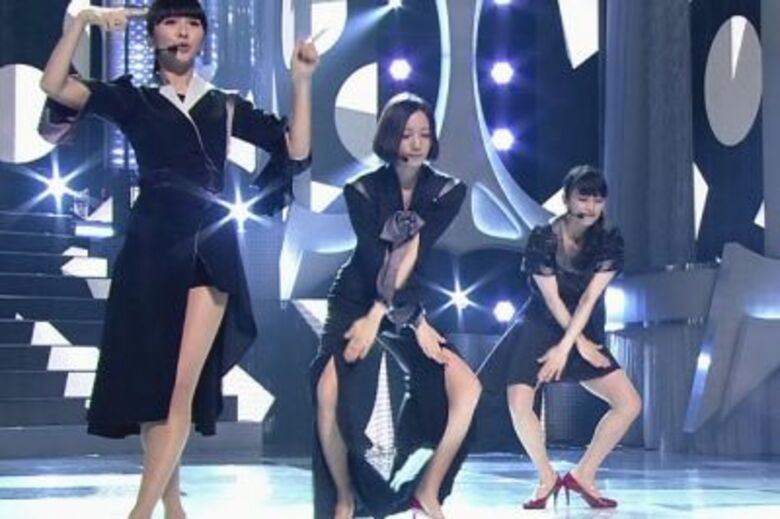 Perfume パンチラ!ミニスカ美脚に太ももがエロすぎて抜けちゃいます♡010
