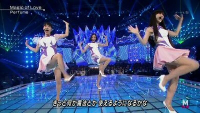Perfume パンチラ!ミニスカ美脚に太ももがエロすぎて抜けちゃいます♡011
