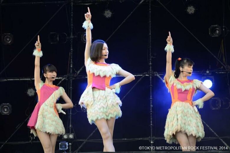 Perfume パンチラ!ミニスカ美脚に太ももがエロすぎて抜けちゃいます♡012