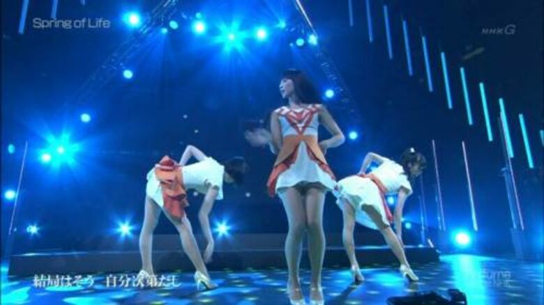 Perfume パンチラ!ミニスカ美脚に太ももがエロすぎて抜けちゃいます♡024