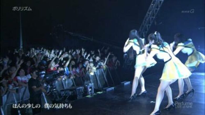 Perfume パンチラ!ミニスカ美脚に太ももがエロすぎて抜けちゃいます♡025