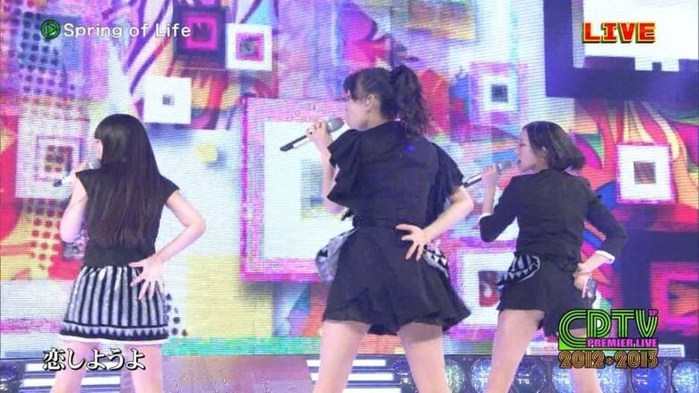 Perfume パンチラ!ミニスカ美脚に太ももがエロすぎて抜けちゃいます♡031