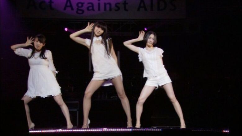 Perfume パンチラ!ミニスカ美脚に太ももがエロすぎて抜けちゃいます♡036