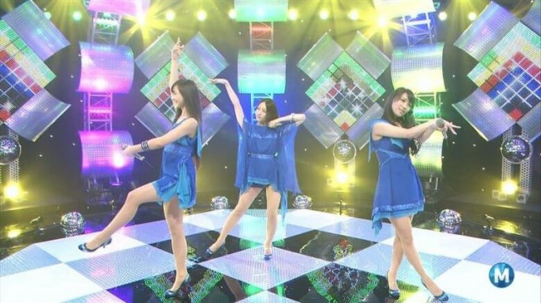Perfume パンチラ!ミニスカ美脚に太ももがエロすぎて抜けちゃいます♡040