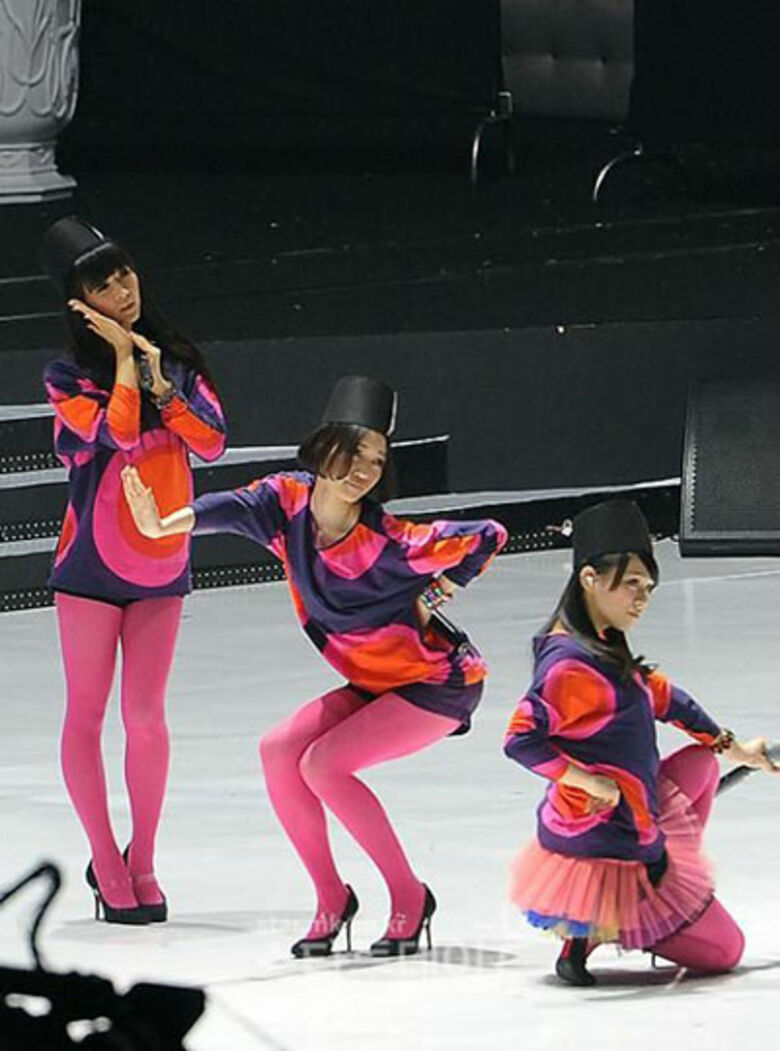 Perfume パンチラ!ミニスカ美脚に太ももがエロすぎて抜けちゃいます♡052