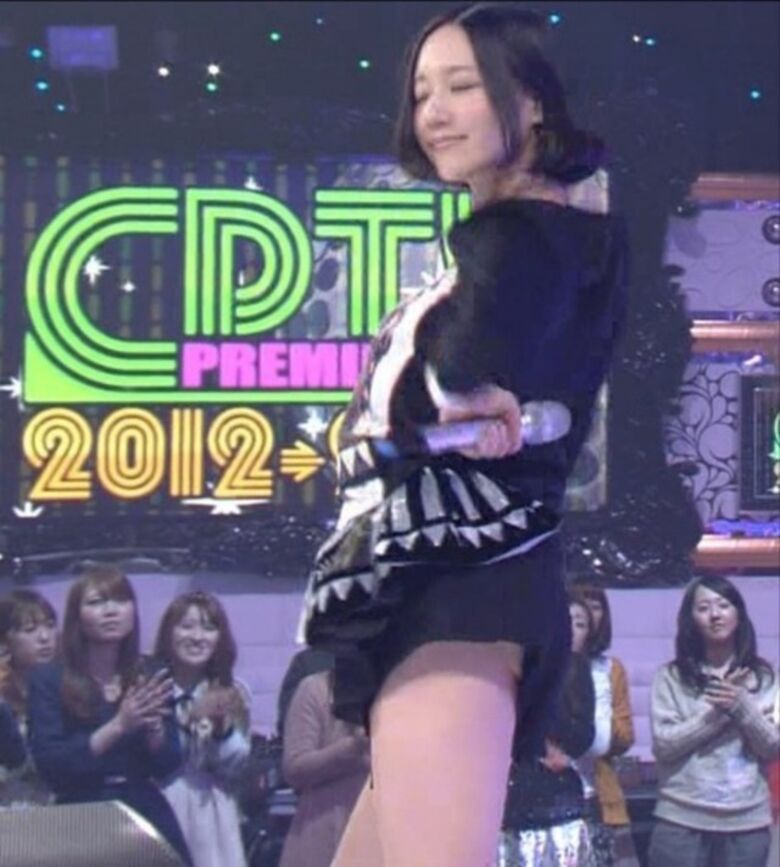 Perfume パンチラ!ミニスカ美脚に太ももがエロすぎて抜けちゃいます♡054