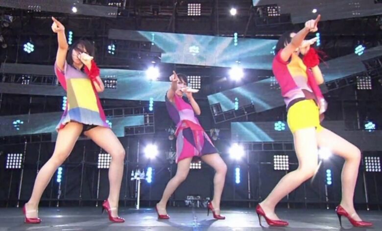 Perfume パンチラ!ミニスカ美脚に太ももがエロすぎて抜けちゃいます♡060