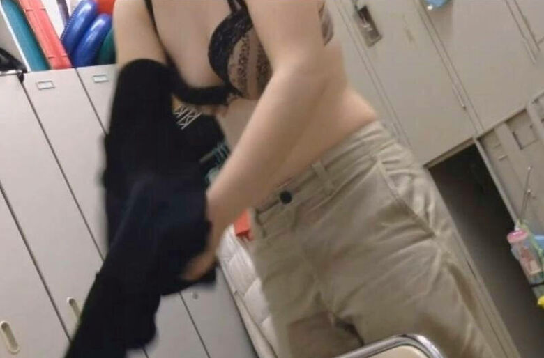 着替え 盗撮画像だぜ!エロいお尻やパンツに大興奮♡見ちゃいけない…思うともっと興奮します😍015