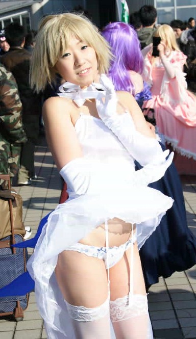 コスプレイヤー 風パンチラ!自然の奇跡に感謝するぜ!!011