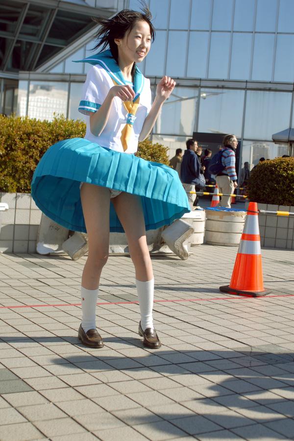 コスプレイヤー 風パンチラ!自然の奇跡に感謝するぜ!!016