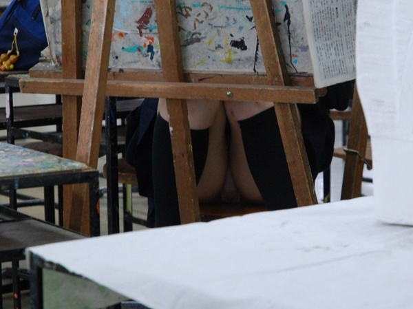 高校教師がjkパンチラ盗撮したんじゃね?って思うような画像をまとめてみたぜ!!013