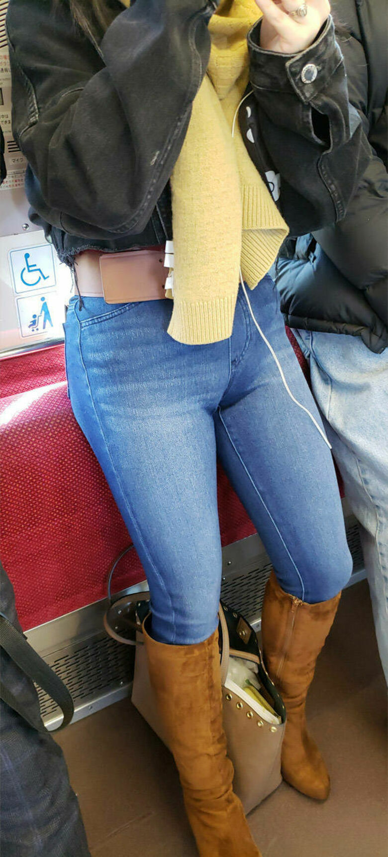 パンスジ エロ画像！ぱんすじでおマンコの形状までわかる♡パンツのラインだけで抜けちゃうぜ!!004