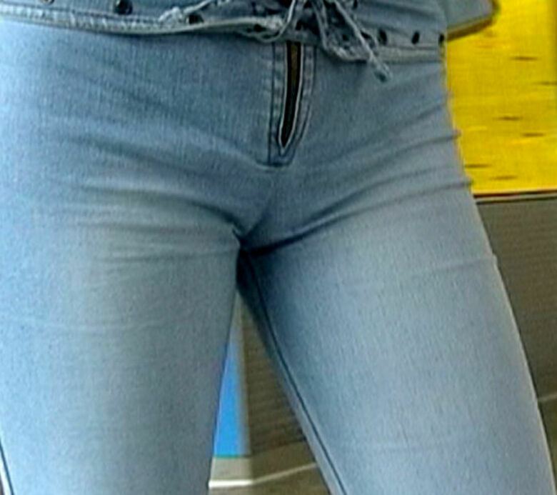 パンスジ エロ画像！ぱんすじでおマンコの形状までわかる♡パンツのラインだけで抜けちゃうぜ!!011